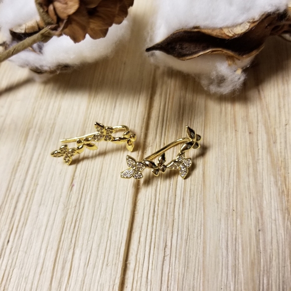🦋🦋Pretty GOLD Butterfly earring slide🦋🦋 - Picture 8 of 10